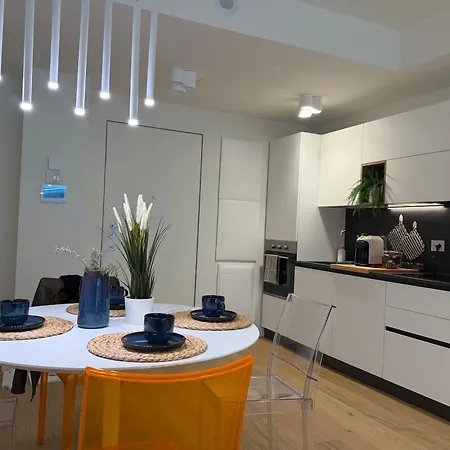 7 Waterfront Apartment *