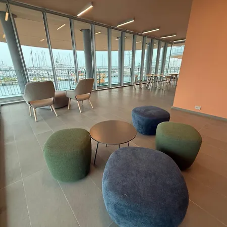 7 Waterfront Apartment *